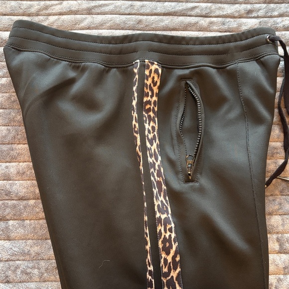 Pam & Gela Leopard Stripe Cigarette Pant - Picture 10 of 15